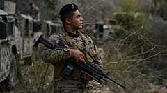 قوات جيش لينان على الحدود مع إسرائيل