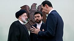 Suriye Devlet Başkanı Beşar Esad, 3 Mayıs 2023'te Şam'da merhum İran Cumhurbaşkanı İbrahim Raisi ile görüşüyor.
