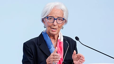 ARQUIVO. Christine Lagarde, presidente do Banco Central Europeu, fala na conferência de imprensa após a reunião do Conselho do BCE, em Florença, Itália. 30 out. 2025.