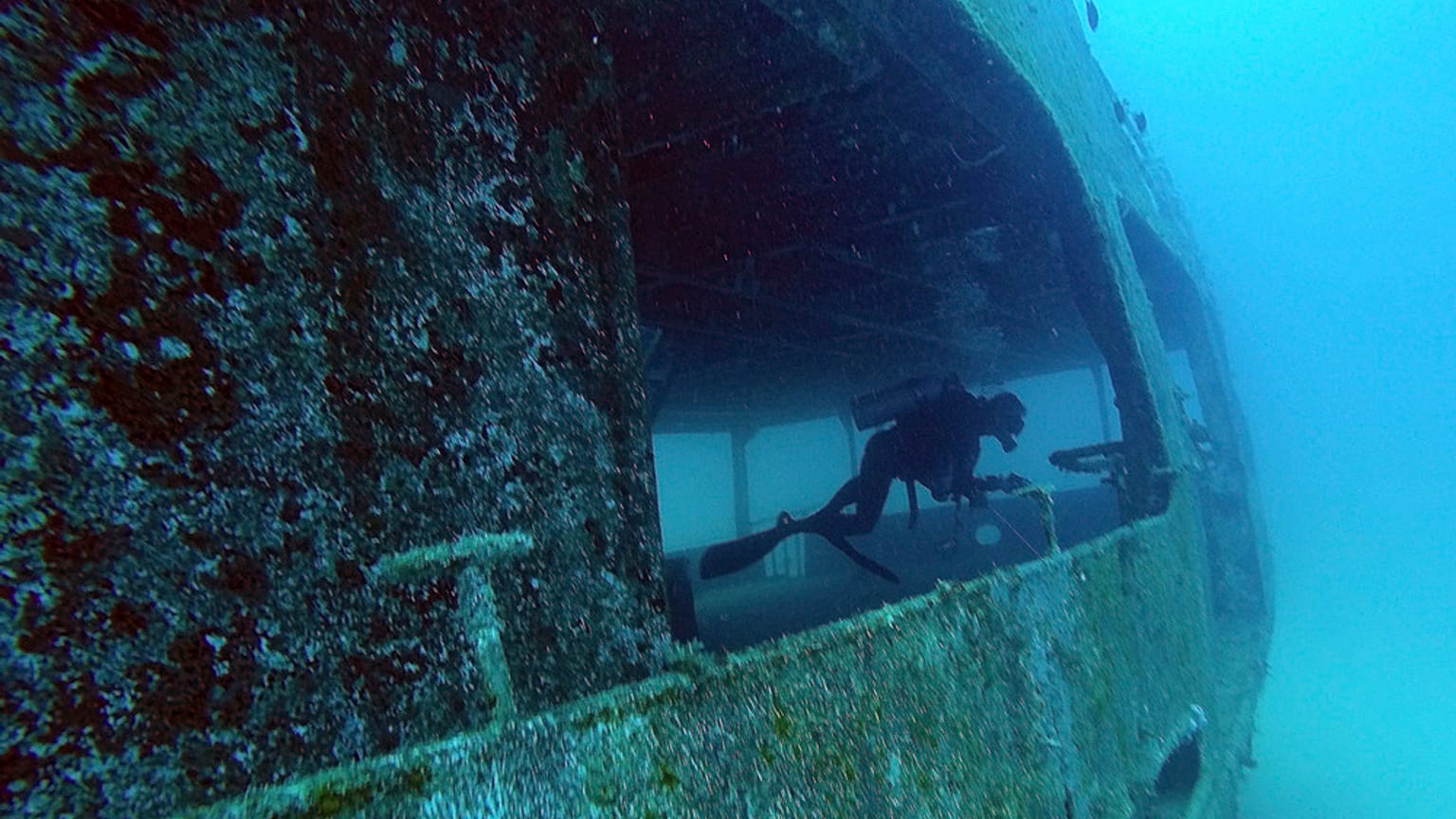 حطام سفينة في لاغون جزيرة ماجورو بشلال مارشال،