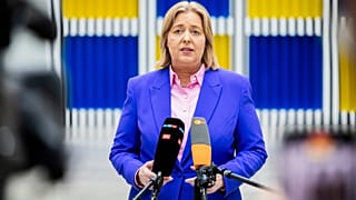 Bärbel Bas, deutsche Bundesministerin für Arbeit und Soziales, äußert sich in Berlin am Freitag, den 27. Juni 2025, zur Entscheidung der Mindestlohnkommission.