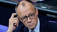 Bundeskanzler Friedrich Merz nimmt am Freitag, den 5. Dezember 2025, an einer Sitzung des Deutschen Bundestages in Berlin teil.
