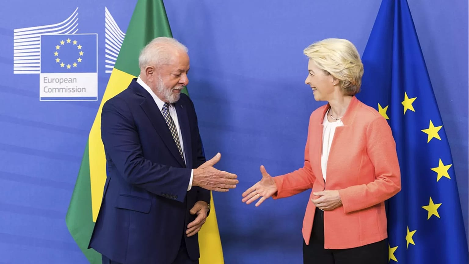Ursula von der Leyen, Presidenta de la Comisión Europea, y Luiz Inácio Lula da Silva, Presidente de Brasil.
