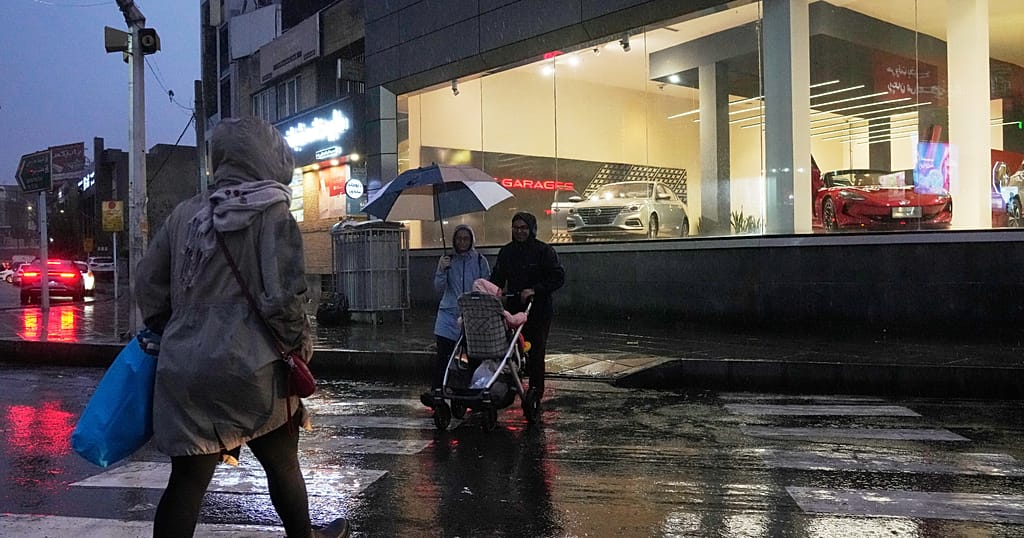 First rain of autumn falls in Iran’s capital after months of intense drought First rain of autumn falls in Iran’s capital after months of intense drought