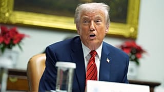 الرئيس الأمريكي دونالد ترامب خلال اجتماع في البيت الأبيض، في 10 ديسمبر 2025، في واشنطن.