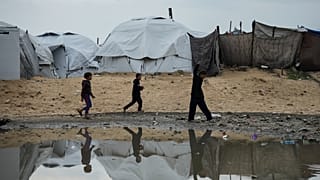 مياه الأمطار تتجمع في قطاع غزة بسبب تهالك البنية التحتية