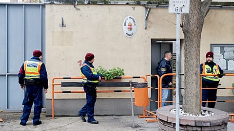 Rendőri intézkedés a Szőlő utcában