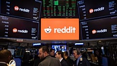 Вывеска Reddit Inc. видна на торговом паркете Нью-Йоркской фондовой биржи перед IPO Reddit, 21 марта 2024 года.