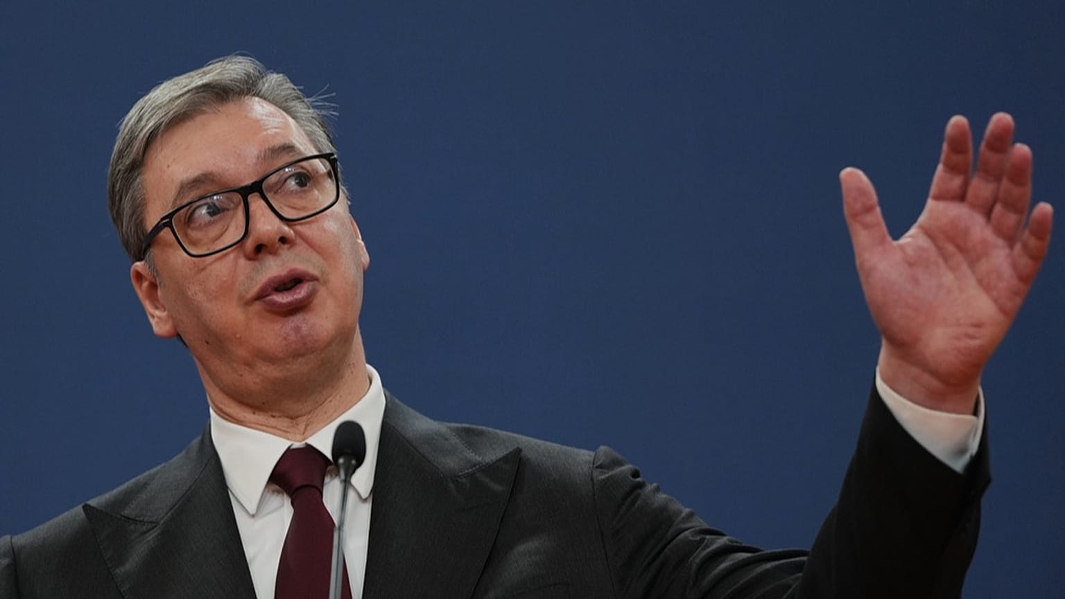 Sırbistan Cumhurbaşkanı Aleksandar Vučić, Avrupa Komisyonu Başkanı Ursula von der Leyen ile Belgrad'daki Sırbistan Sarayı'nda düzenlediği ortak basın toplantısında, 15 Ekim 2025.