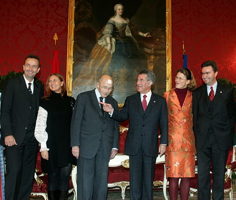 Heinz Fischer osztrák elnök fogadta a 95. születésnapját ünneplő Habsburg Ottót, a kép jobboldalán Habsburg György, 2007. november 19-én