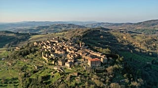 Радикондоли, очередной итальянский город, пытается привлечь новых постоянных жителей.