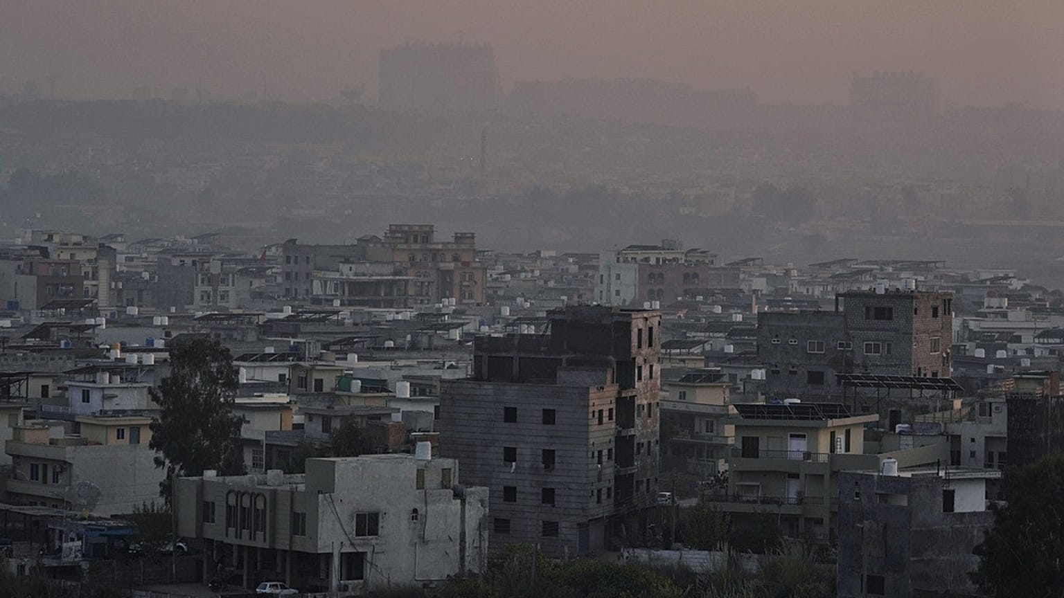 Pakistan İslamabad'da hava kirliliğini yansıtan bir görsel, 8 Aralık 2025
