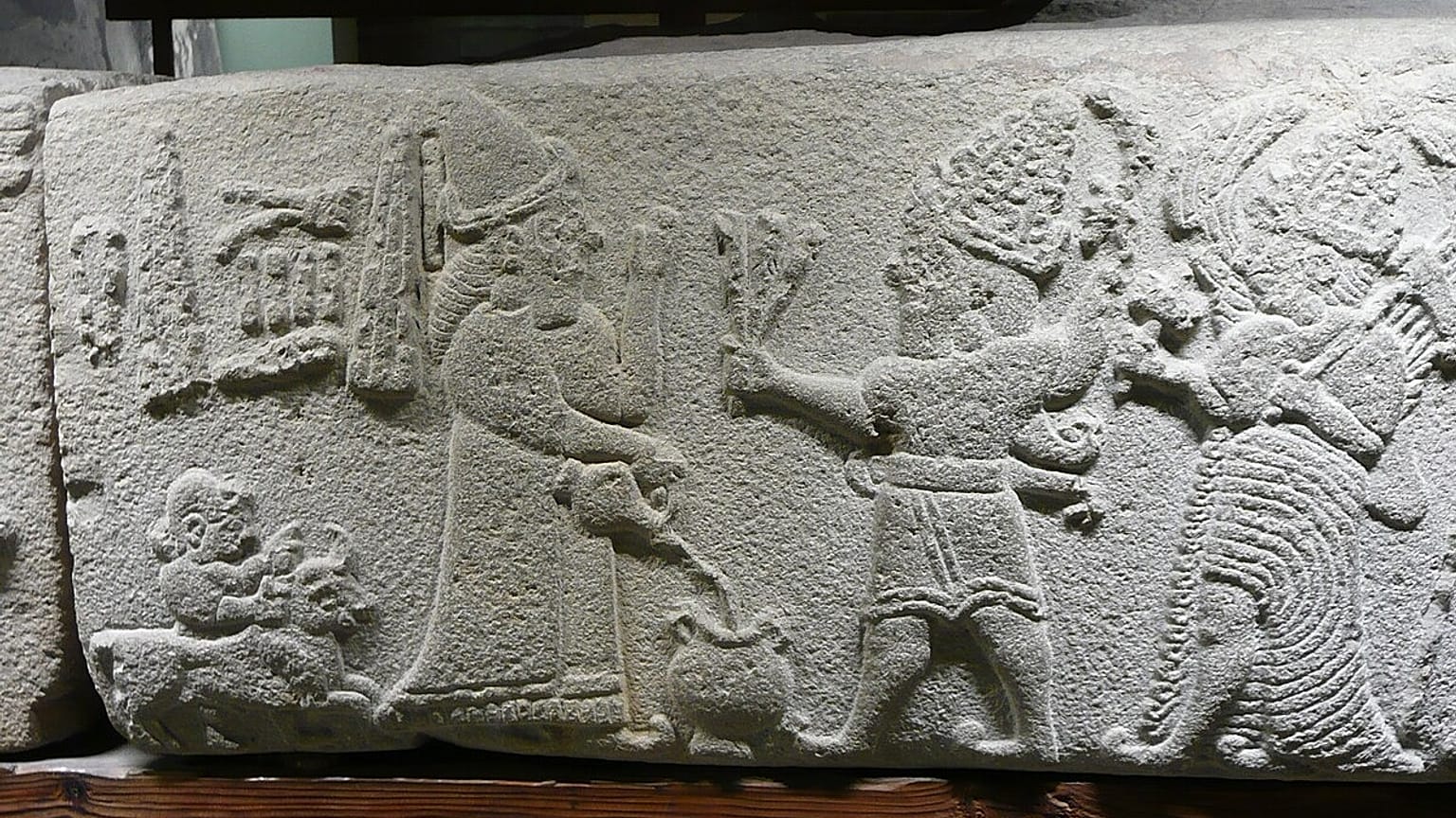 Luviler, Anadolu'da yaklaşık olarak MÖ 2300'e doğru ortaya çıkmış bir halk.