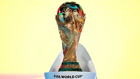El Trofeo de la Copa Mundial de la FIFA se exhibe en Zúrich, 20 de noviembre de 2025.