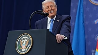 الرئيس الأمريكي دونالد ترامب خلال حفل توقيع اتفاقية السلام مع رئيس رواندا ورئيس جمهورية الكونغو الديمقراطية، يوم الخميس 4 ديسمبر/كانون الأول 2025، في واشنطن.