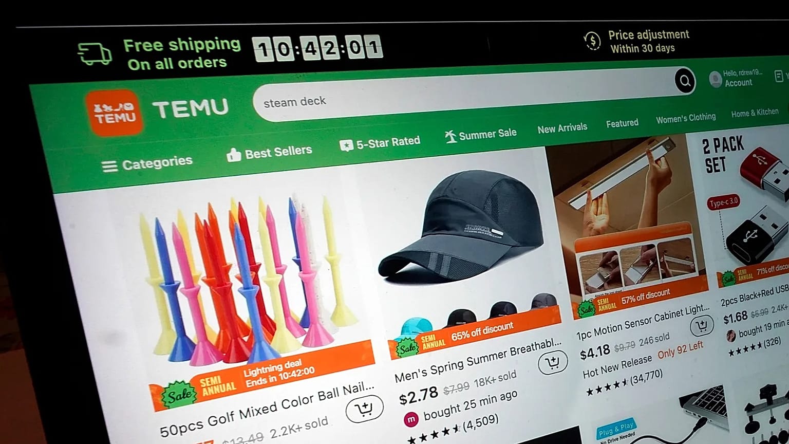 سلع للبيع من متجر التجزئة منخفض التكلفة عبر الإنترنت Temu.