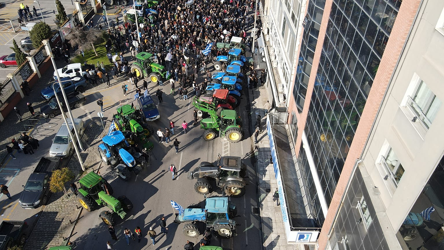 Ciągniki w porcie w Salonikach