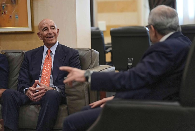 توم باراك يلتقي برئيس الوزراء اللبناني نواف سلام، في القصر الحكومي في بيروت، لبنان، يوم الخميس 19 يونيو/حزيران 2025.