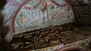 Um fresco que representa Jesus como o "Bom Pastor" adorna a parede de um túmulo do século III em Hisardere, onde foi encontrado um dos frescos cristãos primitivos mais bem preservados da Anatólia.