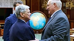 John Cole Alexander Lukashenko'yu ziyaret etti