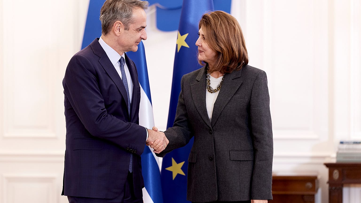 Συνάντηση Μητσοτάκη Ολγκίν στο Μέγαρο Μαξίμου