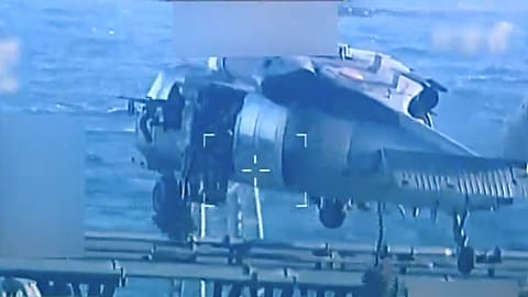 بيانات ملاحية تكشف تحركات عسكرية.. ما الذي يجري قبالة الساحل الفنزويلي؟