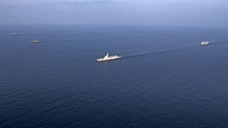 في هذه الصورة التي تم توفيرها يوم الجمعة 21 يناير 2022 بواسطة الجيش الإيراني، تشارك السفن الحربية في تدريب بحري مشترك لإيران وروسيا والصين في المحيط الهندي.