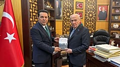 Özer, "MHP Genel Başkanı Sn. Devlet Bahçeli’yi ziyaret ettim ve Sayın Genel Başkanımız Özgür Özel’in selamlarını ilettim" dedi.