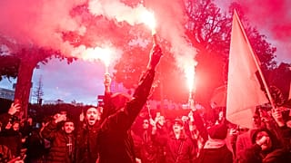 شارك أشخاص في احتجاج ضد حكم الرئيس التونسي قيس سعيد، ومطالبة بالإفراج عن السجناء السياسيين، في العاصمة تونس، يوم السبت 22 نوفمبر 2025