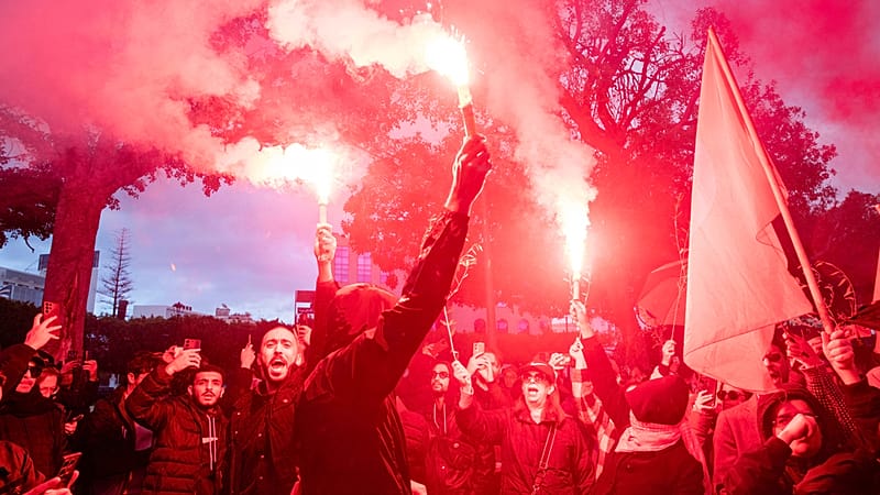 للأسبوع الرابع على التوالي.. مسيرة في تونس احتجاجًا على "القمع وتجريم المعارضة" 