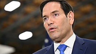  تحدث وزير الخارجية الأمريكي ماركو روبيو إلى الصحفيين المسافرين في مطار جون سي مونرو هاميلتون الدولي في هاميلتون، أونتاريو، كندا، في 12 نوفمبر/تشرين الثاني 2025