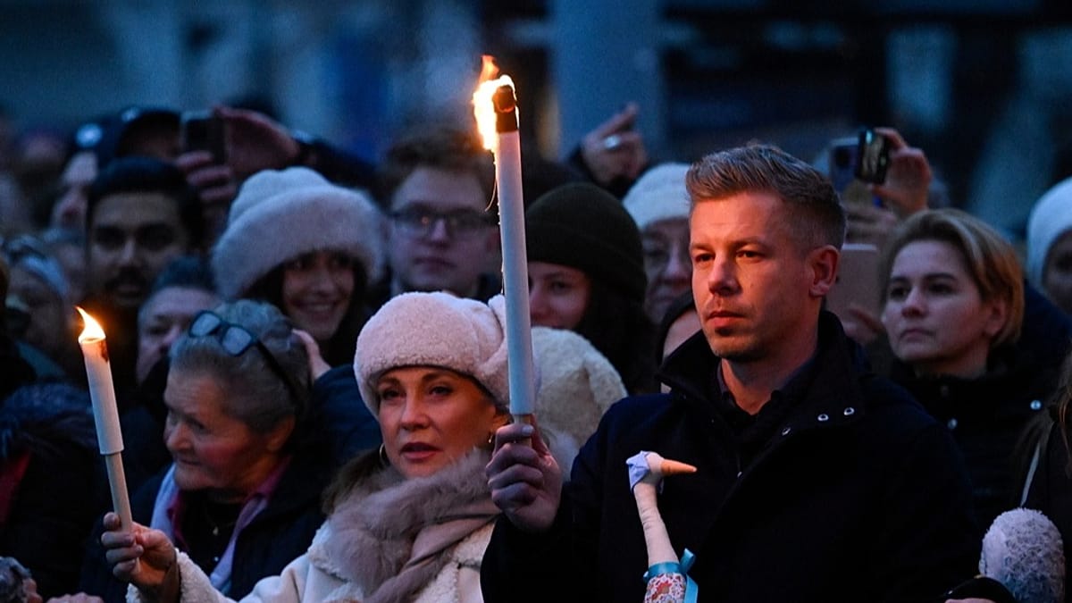 الآلاف يحتجون في بودابست احتجاجًا على إساءة معاملة الأطفال في المؤسسات الحكومية المجرية