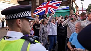 İngiltere'de sığınmacı karşıtı protesto