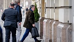 Amerika Birleşik Devletleri Özel Temsilcisi Steve Witkoff, Berlin'deki Hotel Adlon'da ABD ve Ukrayna temsilcileri arasında yapılacak görüşmeler için geldi, 14 Aralık 2025