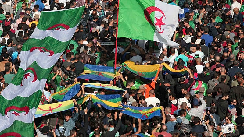 السلطات الفرنسية تحظر نشاطًا لحركة ماك للإعلان عن انفصال منطقة القبائل عن الجزائر 