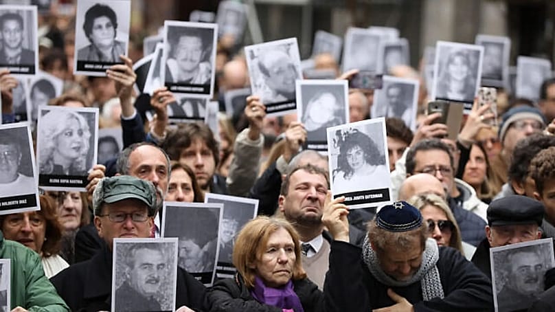 Emlékezés az 1994-es terror áldozataira Buenos Airesben
