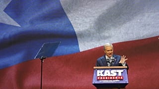 خوزه آنتونیو کاست، نامزد ریاست جمهوری، از حزب مخالف جمهوری‌خواه، پیروزی در دور دوم انتخابات ریاست جمهوری در سانتیاگو، شیلی، یکشنبه، ۱۴ دسامبر ۲۰۲۵