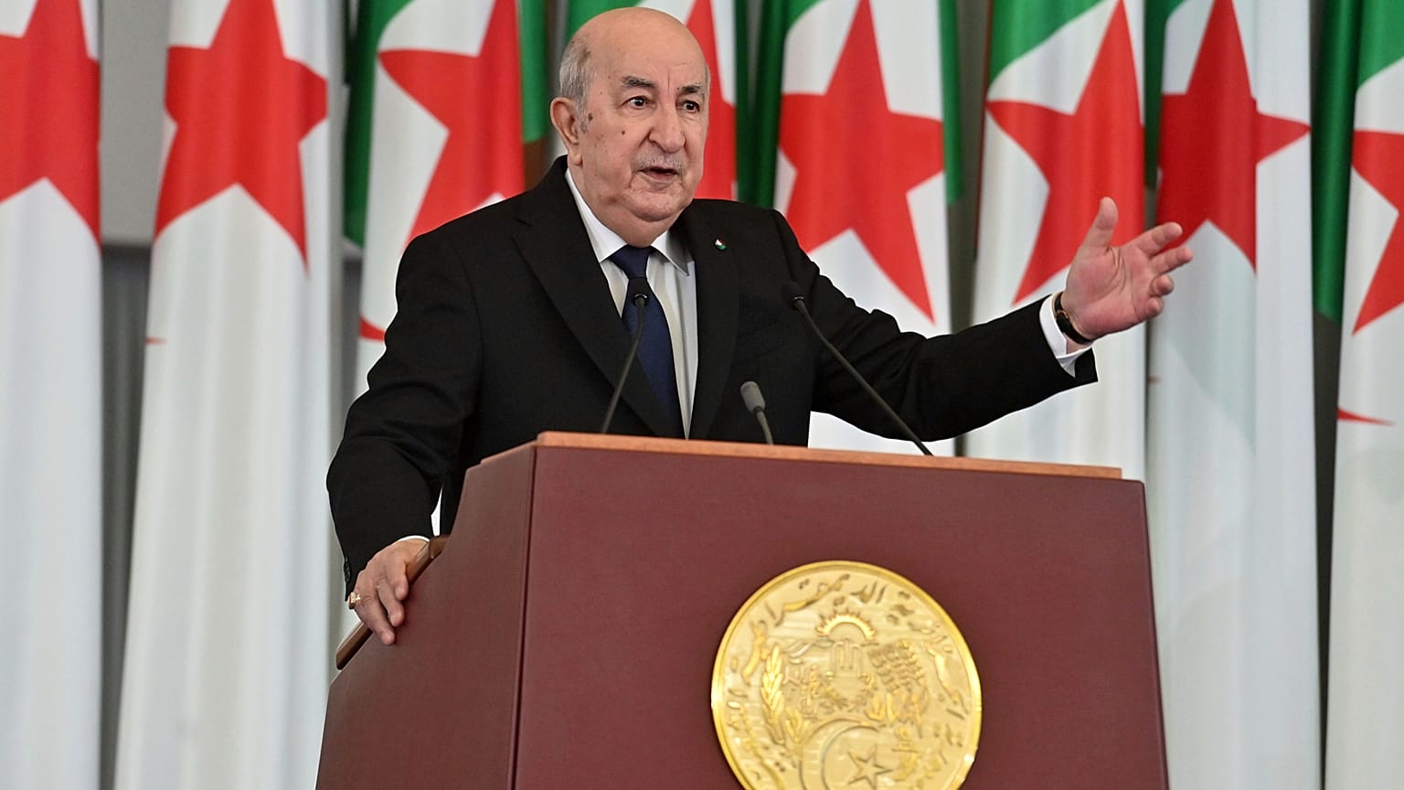 ألقى الرئيس الجزائري عبد المجيد تبون خطابه أمام مجلسي الشعبين في الجزائر العاصمة في 29 ديسمبر 2024. (صورة من وكالة أسوشيتد برس)