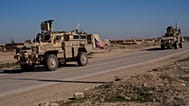 قافلة عسكرية أمريكية تسير على طول طريق في محافظة الحسكة شمال شرق سوريا ، الخميس ، يناير. 30, 2025