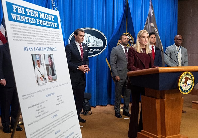 Pam Bondi, az Egyesült Államok főügyésze Ryan Wedding múltját ismertette egy washingtoni sajtóértekezleten, 2025. november 19-én