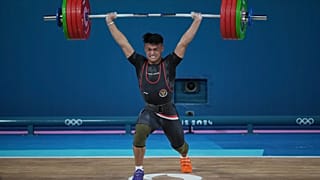 Indonesian weightlifter wins record-breaking 79kg gold at Southeast Asian Games
