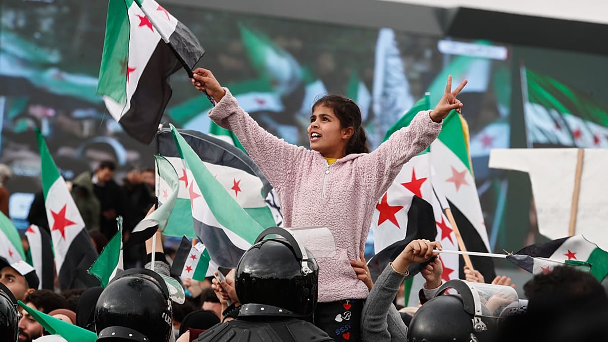 "قوانين الأسد تحكم سوريا".. الإفراج عن صحافي سوري-أميركي في دمشق بعد توقيفه بتهمة إثارة النعرات