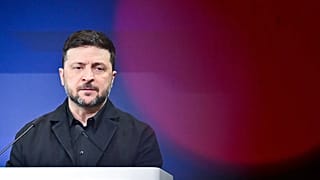 الرئيس الأوكراني فولوديمير زيلينسكي يلقي كلمة خلال المنتدى الاقتصادي الألماني-الأوكراني في برلين، في 15 ديسمبر 2025.