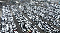  Des milliers de nouvelles voitures allemandes dans un centre logistique à Essen, en Allemagne