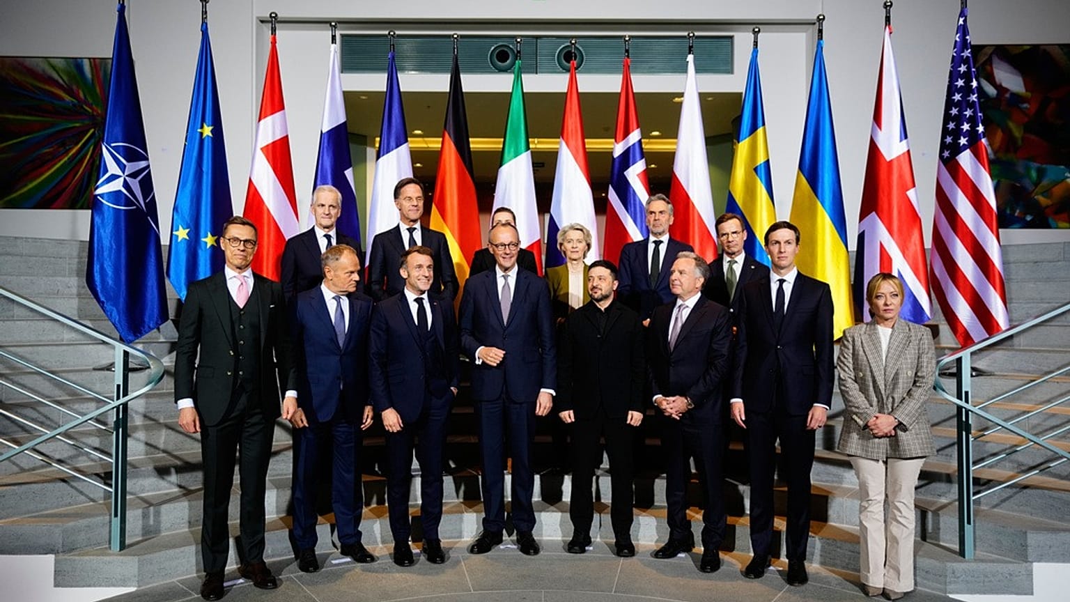 قادة من الاتحاد الأوروبي والرئيس الأوكراني زيلينسكي وويتكوف المبعوث الخاص للرئيس ترامب 