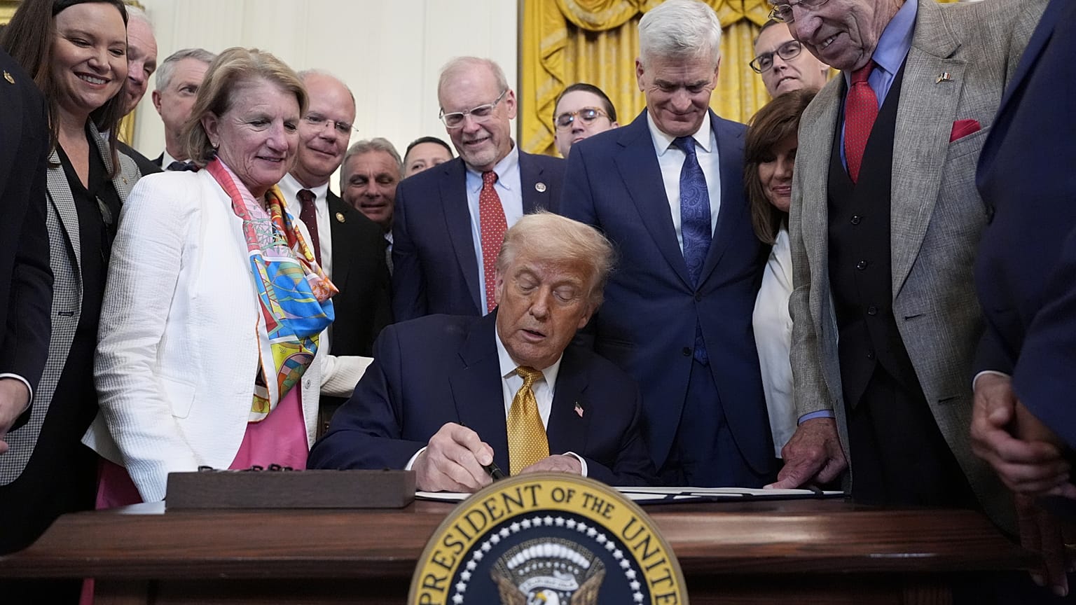 ABD Başkanı Donald Trump, 16 Temmuz 2025 Çarşamba günü Beyaz Saray'da 'Fentanil Kaynaklı Ölümcül Kaçakçılığı Durdurma Yasası'nı' imzaladı