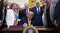 ABD Başkanı Donald Trump, 16 Temmuz 2025 Çarşamba günü Beyaz Saray'da 'Fentanil Kaynaklı Ölümcül Kaçakçılığı Durdurma Yasası'nı' imzaladı