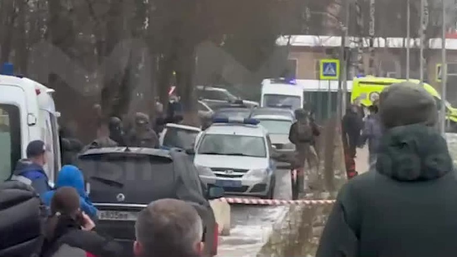 Ein 10-jähriger Schuljunge wurde bei dem Angriff getötet.