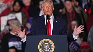 الرئيس الأميركي دونالد ترامب يتحدث في منتجع ماونت إيري كازينو في ماونت بوكونو، بنسلفانيا، يوم الثلاثاء 9 ديسمبر 2025. (صورة أسوشيتد برس/ مات رورك)