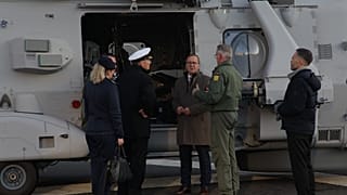 Pistorius vor dem "Sea Tiger"-Helikopter, 16.12.2025